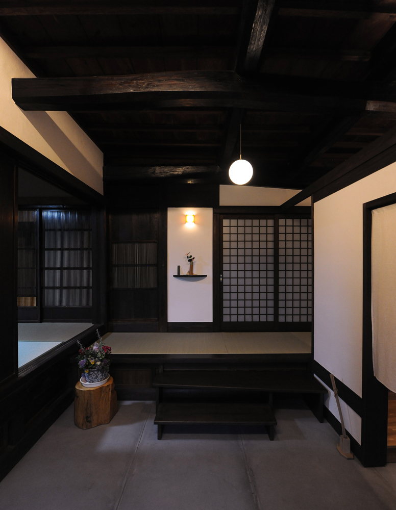 日本の古民家のリフォームされた玄関